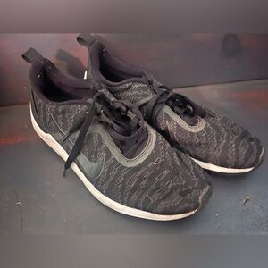 Nike Lunarestoa men’s size 11